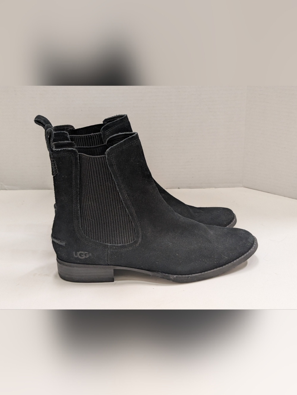 UGG Women's 10 Hillhurst Chelsea Boots Suede Leather Ankle Boots Black